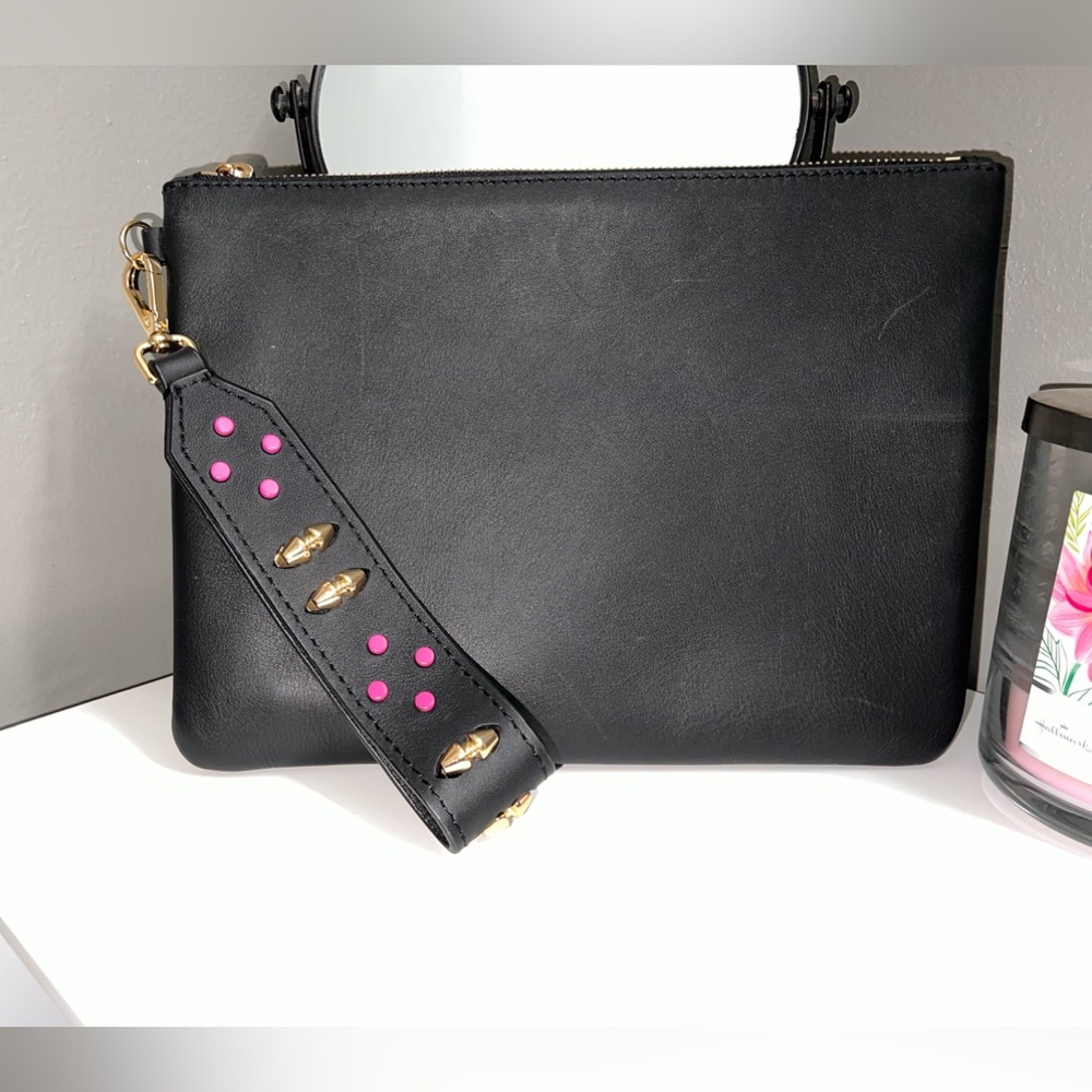🖤🩷LIKE NEW BLACK LEATHER VINCE CUMATO CLUTCH WITH DETACHABLE STRAP. 🩷🖤